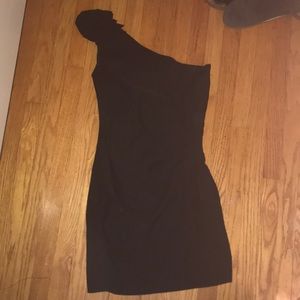 dress w shoulder decal